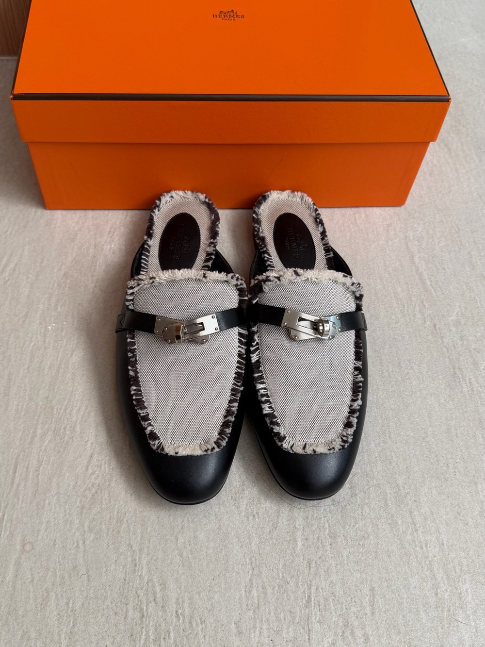 HERMES Black/White Toile Calfskin Fringe Oz Mules sz 37 with Kelly Buckle